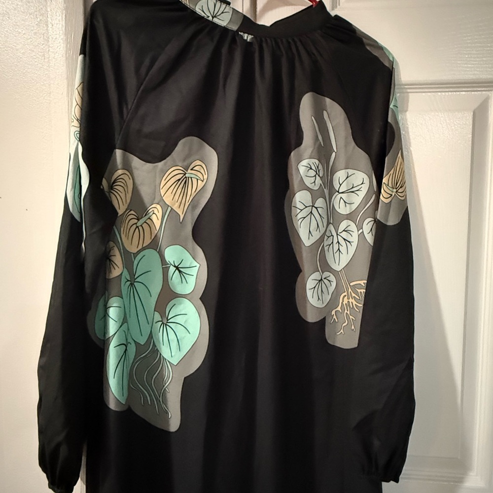 Elegant Black Maxi Dress with Leaf Print